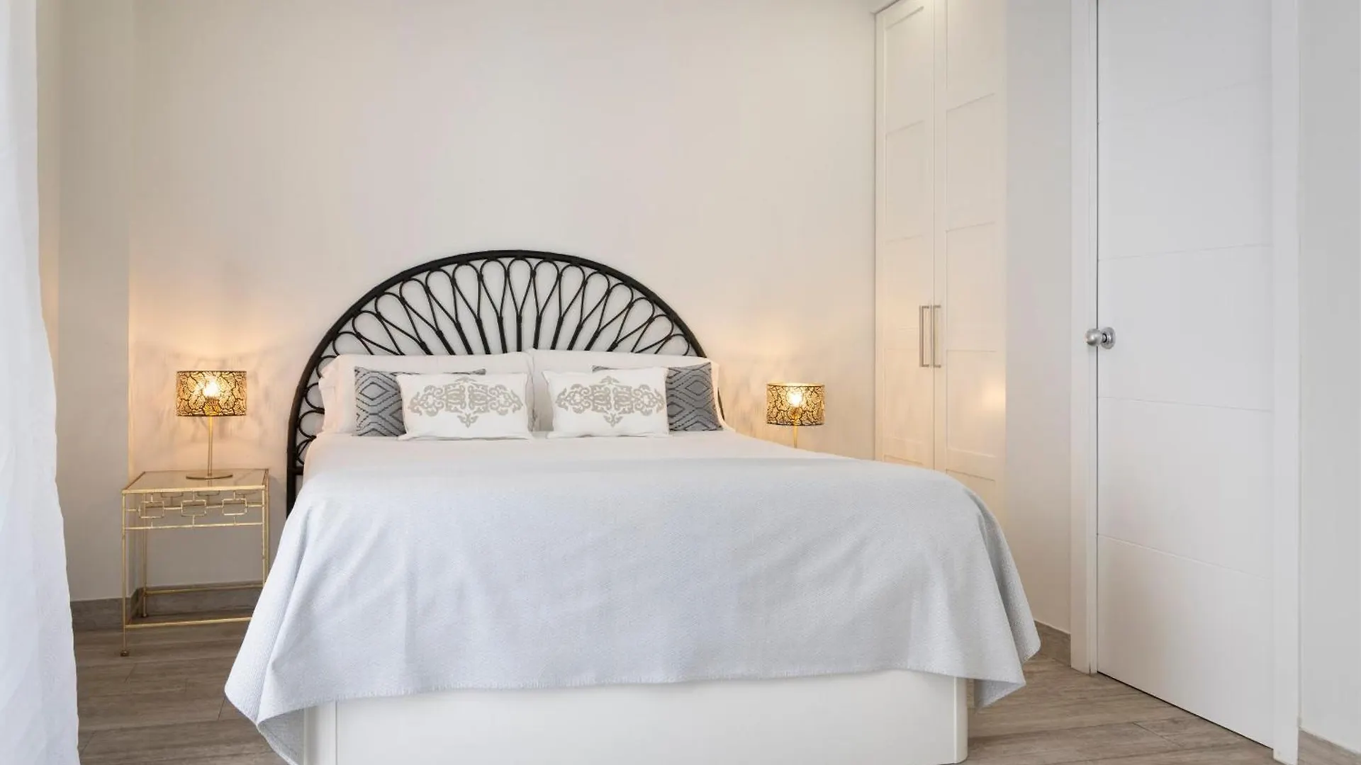 Alohamundi Cespedes Apartment Seville 0*,